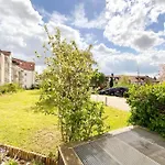 Apartment am Auensee mit großer Terrasse, Grill und Privat-Parkplatz